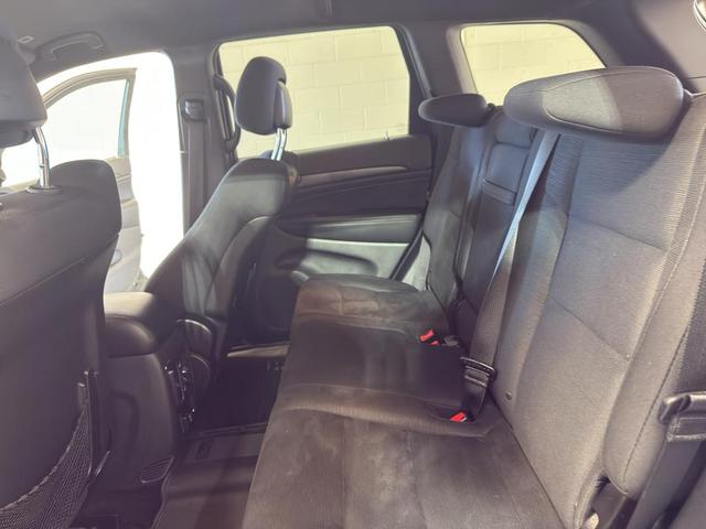 Photo of 2017 Diamond Black Crystal Pearlcoat Jeep Grand Cherokee