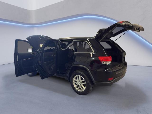 Photo of 2017 Diamond Black Crystal Pearlcoat Jeep Grand Cherokee