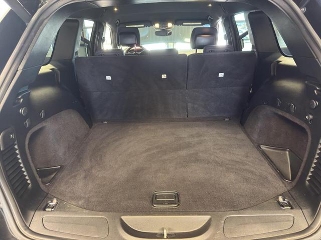Photo of 2017 Diamond Black Crystal Pearlcoat Jeep Grand Cherokee
