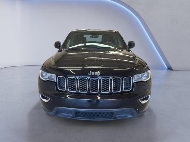 Photo of 2017 Diamond Black Crystal Pearlcoat Jeep Grand Cherokee