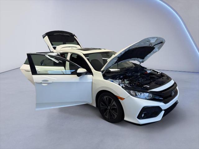 Photo of 2018 White Orchid Pearl Honda Civic
