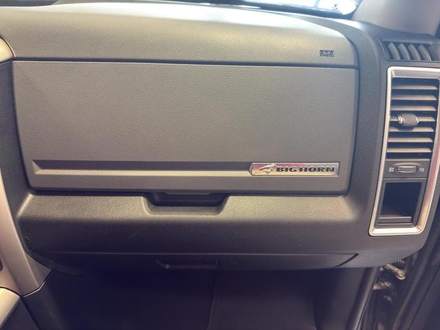 Photo of 2018 Granite Crystal Metallic Clearcoat RAM 1500
