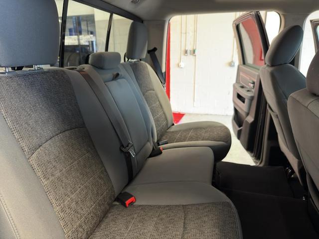 Photo of 2018 Granite Crystal Metallic Clearcoat RAM 1500