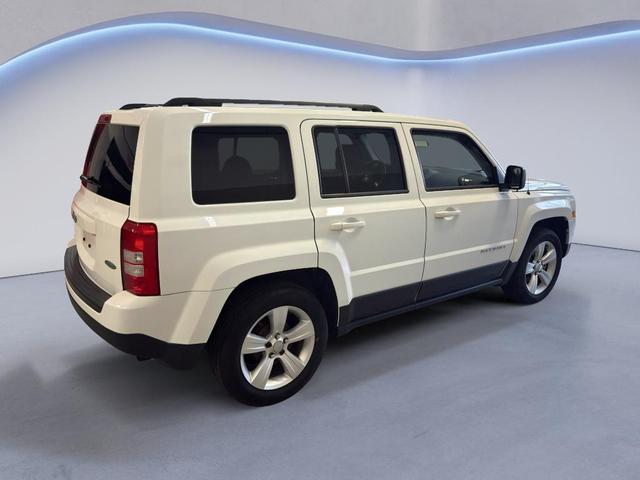 Photo of 2014 Bright White Clearcoat Jeep Patriot