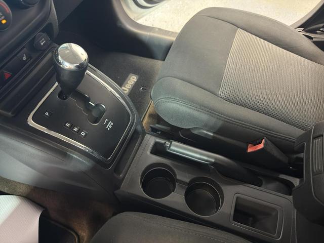 Photo of 2014 Bright White Clearcoat Jeep Patriot