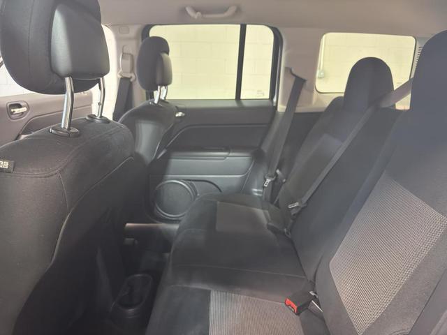 Photo of 2014 Bright White Clearcoat Jeep Patriot