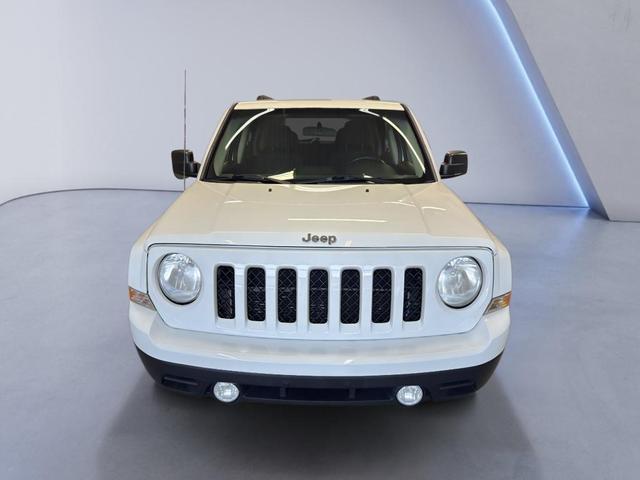 Photo of 2014 Bright White Clearcoat Jeep Patriot