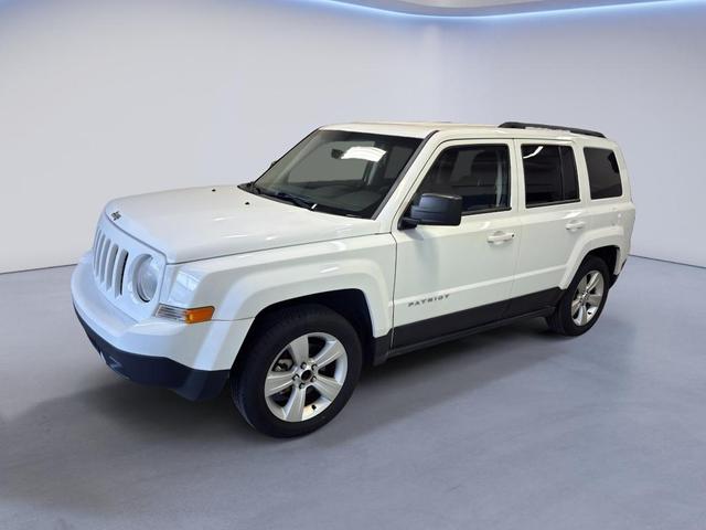Photo of 2014 Bright White Clearcoat Jeep Patriot