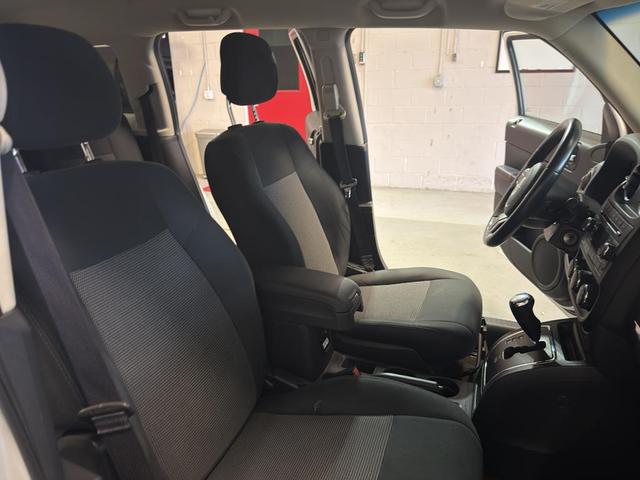 Photo of 2014 Bright White Clearcoat Jeep Patriot