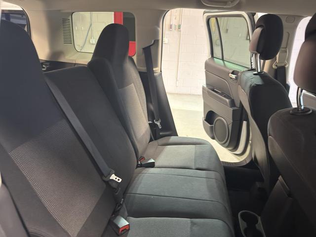 Photo of 2014 Bright White Clearcoat Jeep Patriot