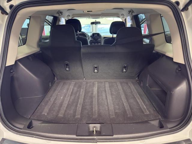 Photo of 2014 Bright White Clearcoat Jeep Patriot