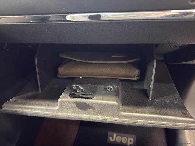 Photo of 2014 Bright White Clearcoat Jeep Patriot