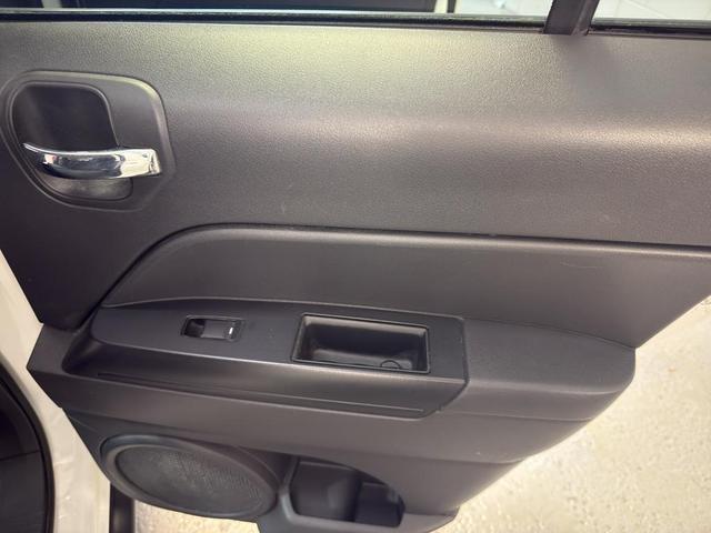 Photo of 2014 Bright White Clearcoat Jeep Patriot