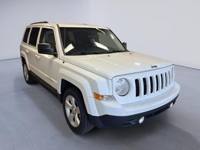 Photo of 2014 Bright White Clearcoat Jeep Patriot