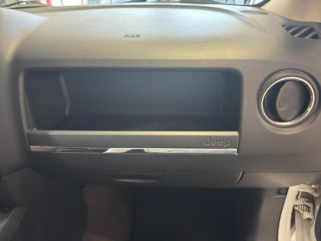 Photo of 2014 Bright White Clearcoat Jeep Patriot