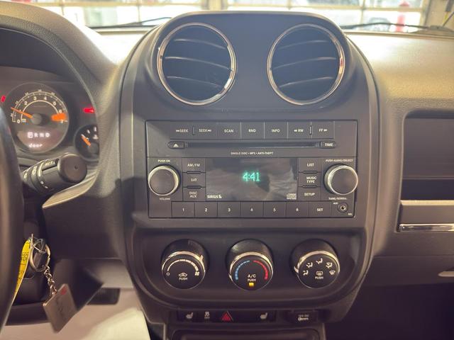 Photo of 2014 Bright White Clearcoat Jeep Patriot