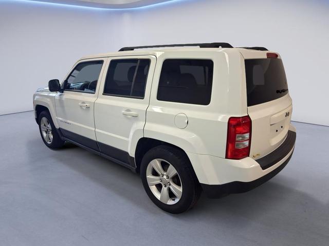 Photo of 2014 Bright White Clearcoat Jeep Patriot