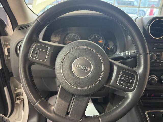 Photo of 2014 Bright White Clearcoat Jeep Patriot