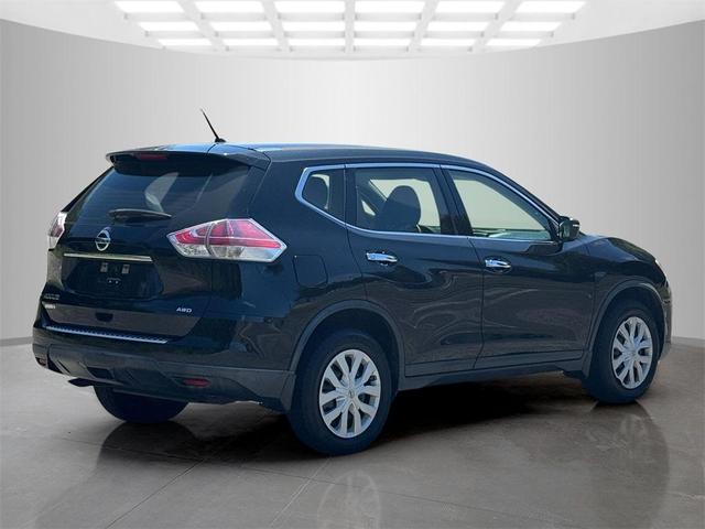 Photo of 2015 Super Black Nissan Rogue