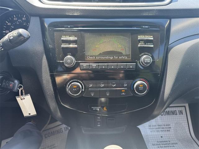 Photo of 2015 Super Black Nissan Rogue