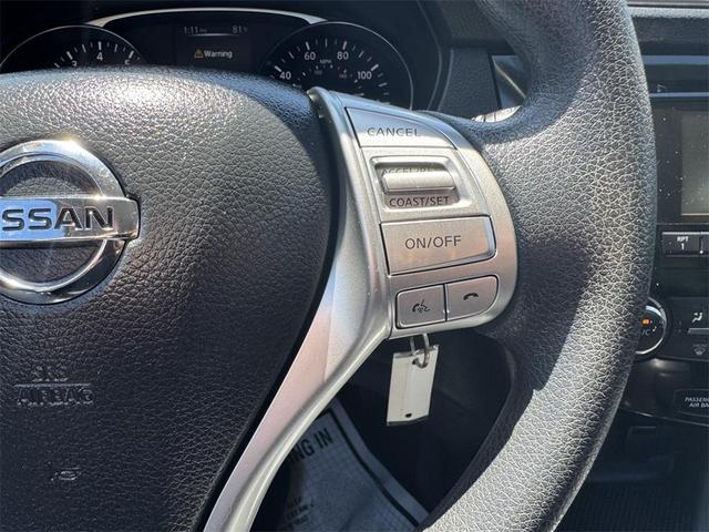 Photo of 2015 Super Black Nissan Rogue