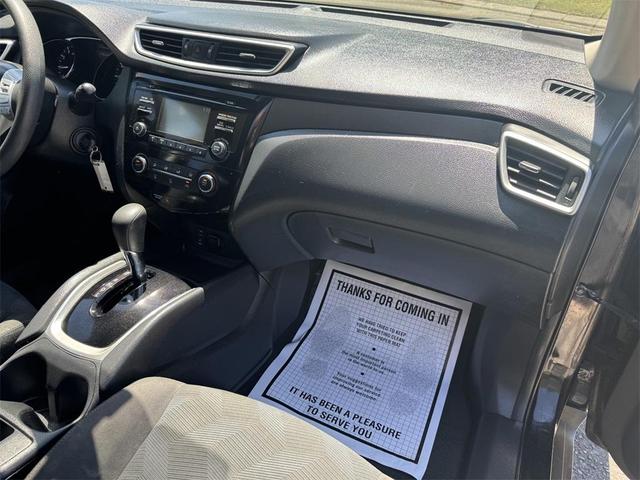 Photo of 2015 Super Black Nissan Rogue