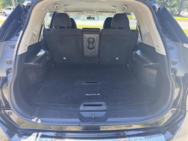 Photo of 2015 Super Black Nissan Rogue