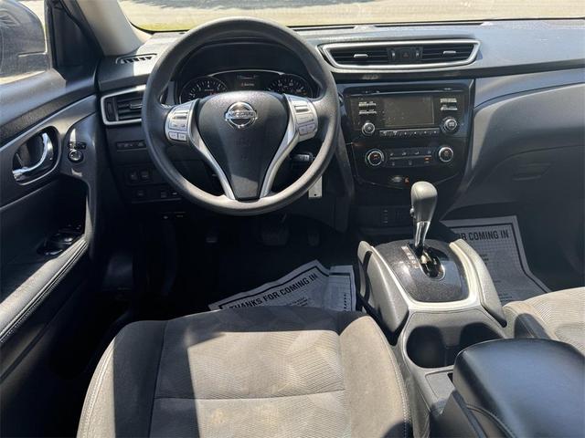 Photo of 2015 Super Black Nissan Rogue