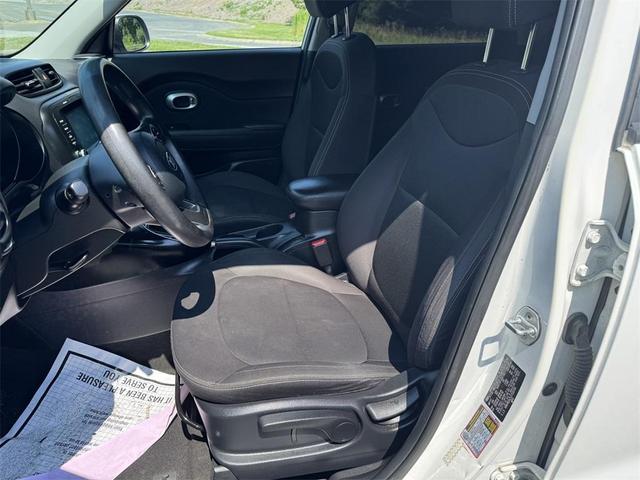 Photo of 2018 Clear White Kia Soul