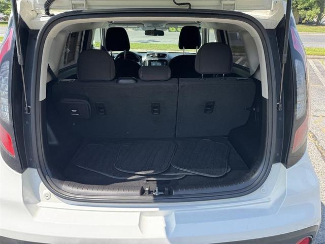 Photo of 2018 Clear White Kia Soul