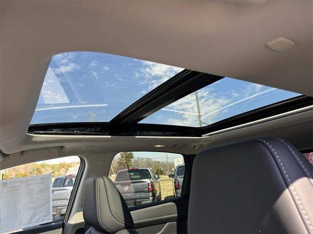 Photo of 2025 Champagne Silve Nissan Murano