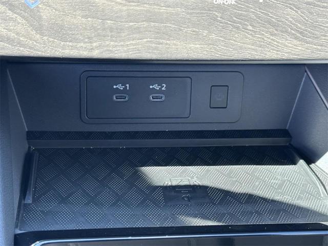 Photo of 2025 Champagne Silve Nissan Murano