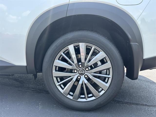 Photo of 2025 Everest White P Nissan Pathfinder
