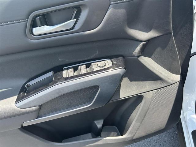 Photo of 2025 Everest White P Nissan Pathfinder
