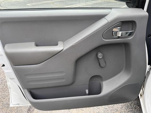 Photo of 2019 Glacier White Nissan Frontier