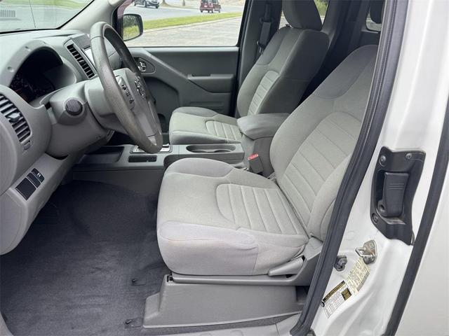 Photo of 2019 Glacier White Nissan Frontier