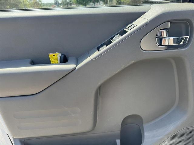 Photo of 2020 Glacier White Nissan Frontier