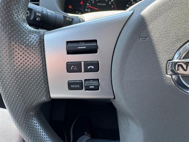 Photo of 2020 Glacier White Nissan Frontier