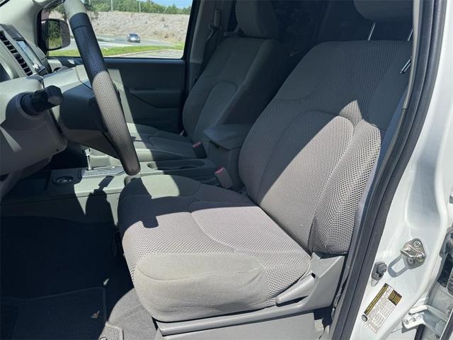 Photo of 2020 Glacier White Nissan Frontier