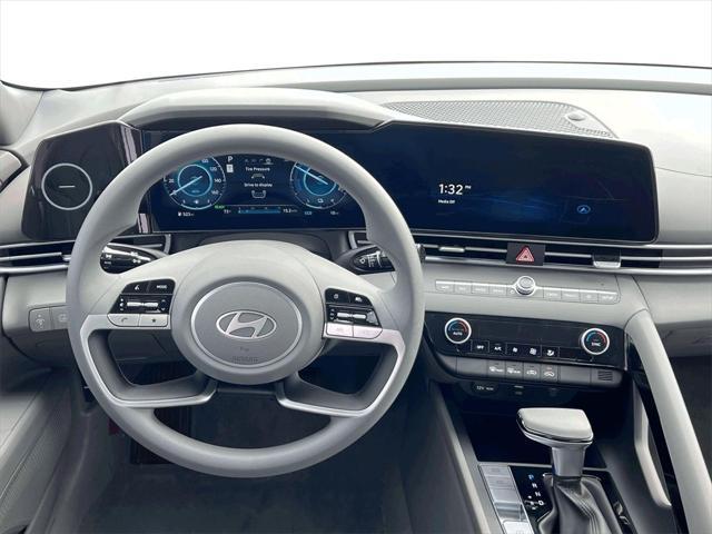 Photo of 2025 White Hyundai ELANTRA HEV