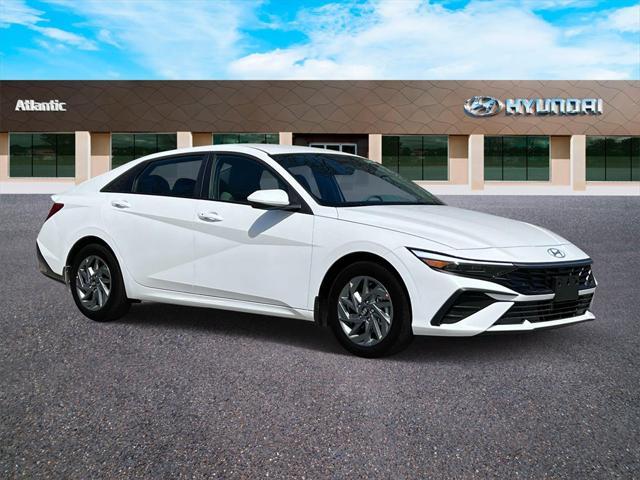 Photo of 2025 White Hyundai ELANTRA HEV