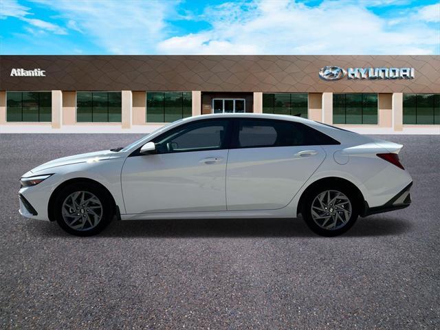 Photo of 2025 White Hyundai ELANTRA HEV