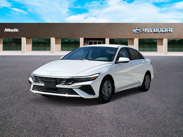 Photo of 2025 White Hyundai ELANTRA HEV