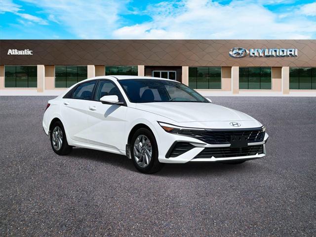 Photo of 2025 White Hyundai ELANTRA HEV