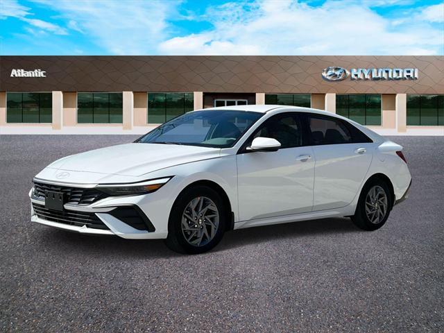 Photo of 2025 White Hyundai ELANTRA HEV