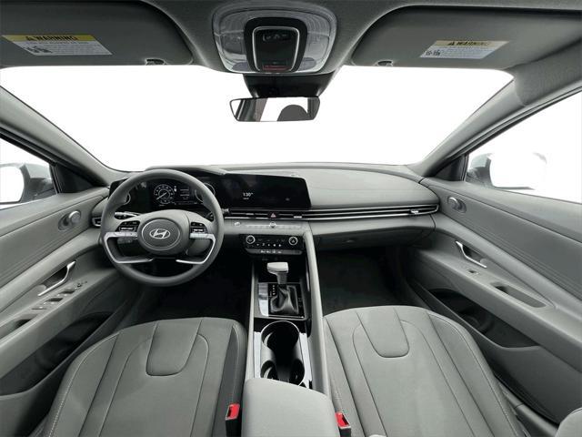 Photo of 2025 White Hyundai ELANTRA HEV