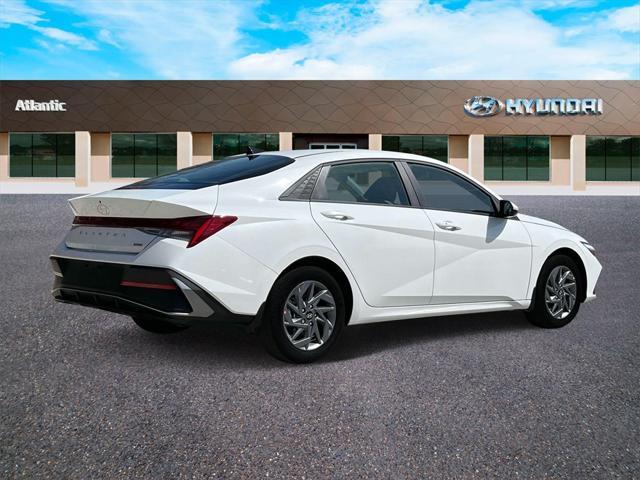 Photo of 2025 White Hyundai ELANTRA HEV