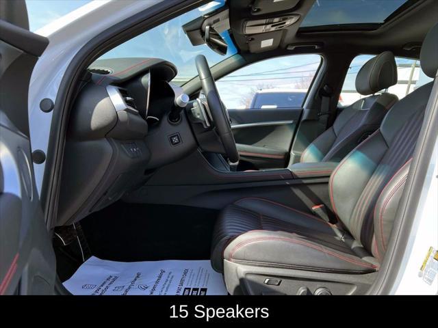 Photo of 2024 White Genesis G70