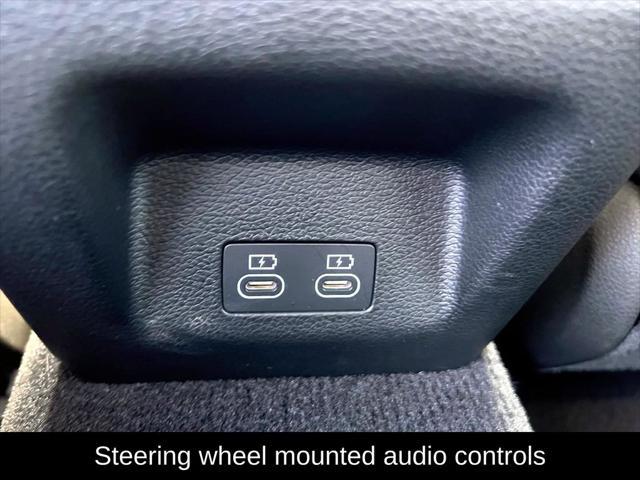 Photo of 2024 White Genesis G70