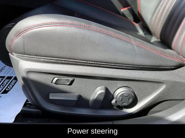 Photo of 2024 White Genesis G70